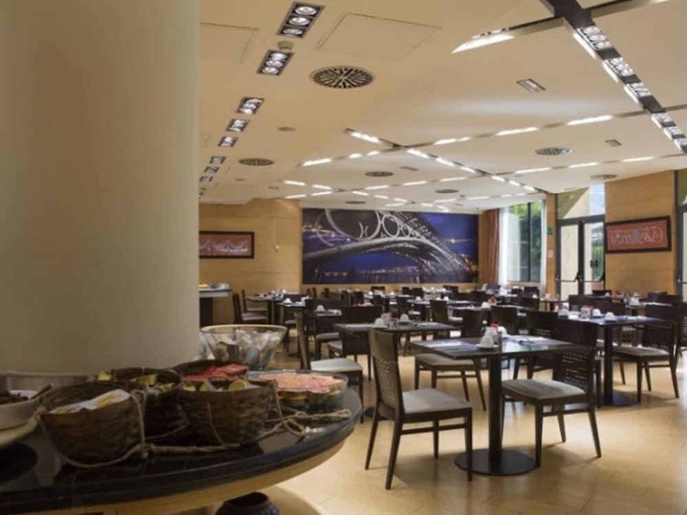 โรงแรมริเบรา เด ตรีอานา เซบีญา ภายนอก รูปภาพ